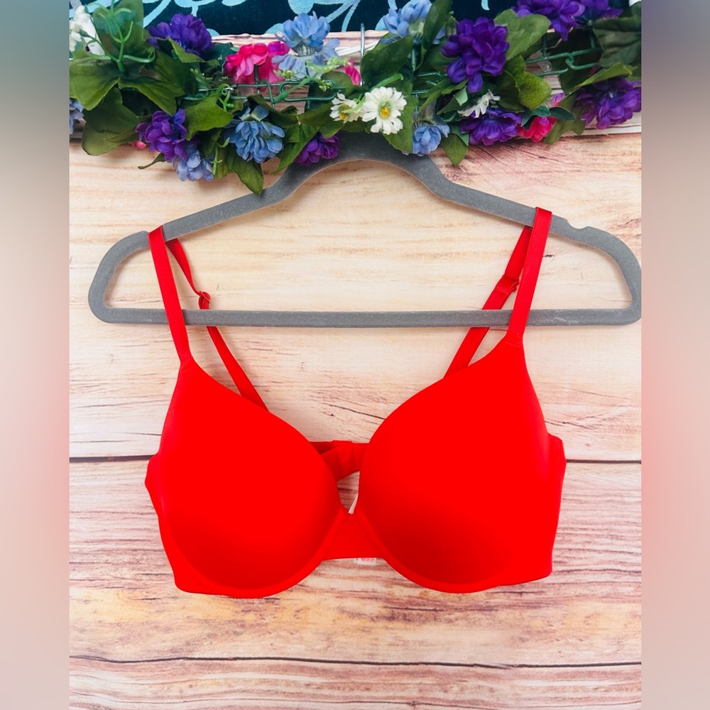 Victoria’s Secret PINK Red Logo Wear Everywhere Push Up Underwire Bra Size 38C
